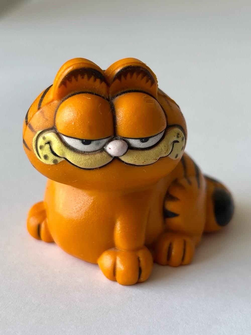 Vintage 1981 Garfield PVC Figure UFS Hong Kong 1.75” Mini Figurine